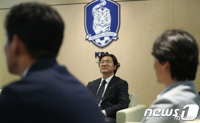 法国人莫德斯托曾是一名后卫，他在卡利亚里、摩纳哥、奥林匹亚科斯等球队效力，退役后开始从事管理岗位。